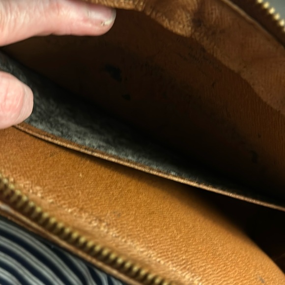 Louis Vuitton vintage Orsay clutch w/ removable strap and dust bag (peeling) - Picture 11 of 13